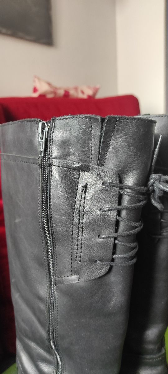 Botas negras de piel marca Yokono