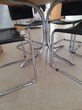 Mesa y sillas de comedor