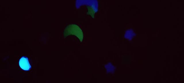 Móvil cuna bebé proyector tres en uno.