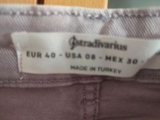 Pantalón lila Stradivarius