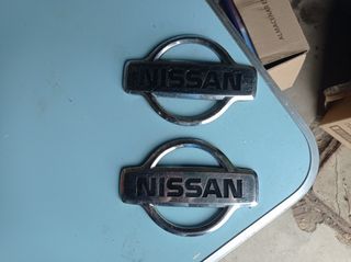 Se vende 2 escudos del nissan