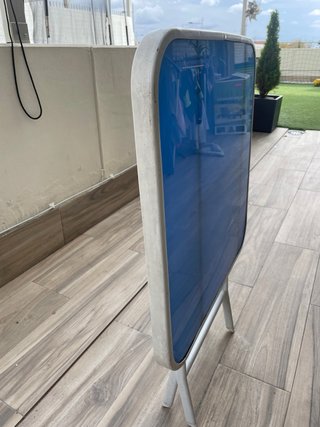 Mesa exterior vidrio y sillas