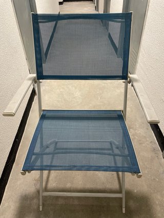 Mesa exterior vidrio y sillas