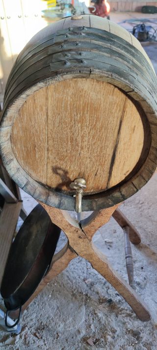 Tonel de vino lleno 32L