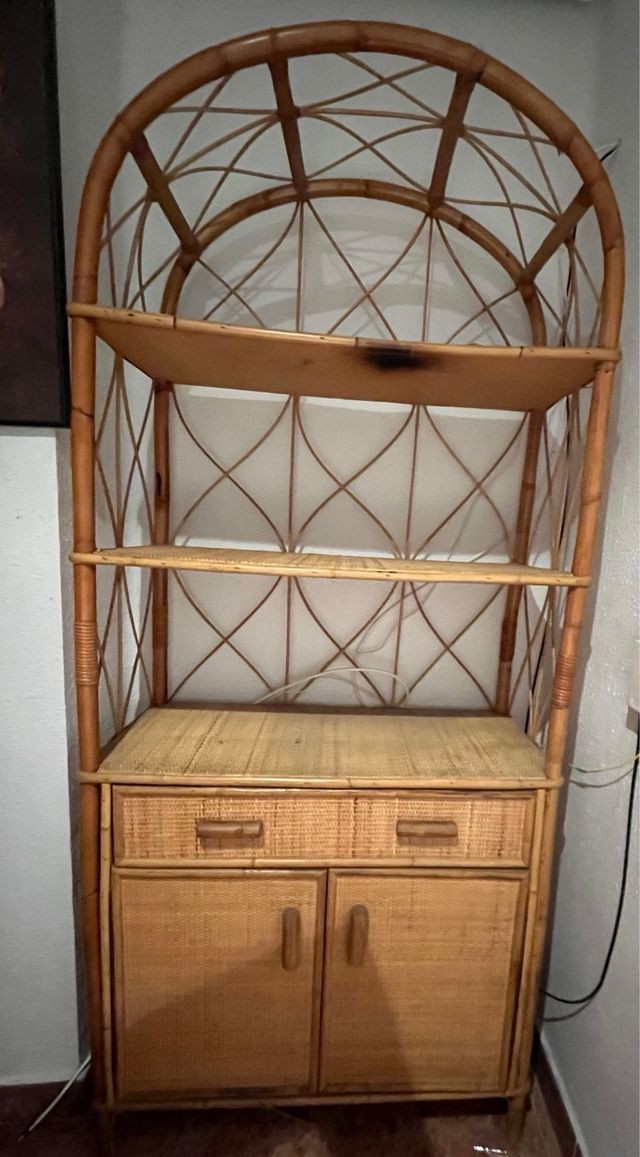 Estanteria de mimbre
