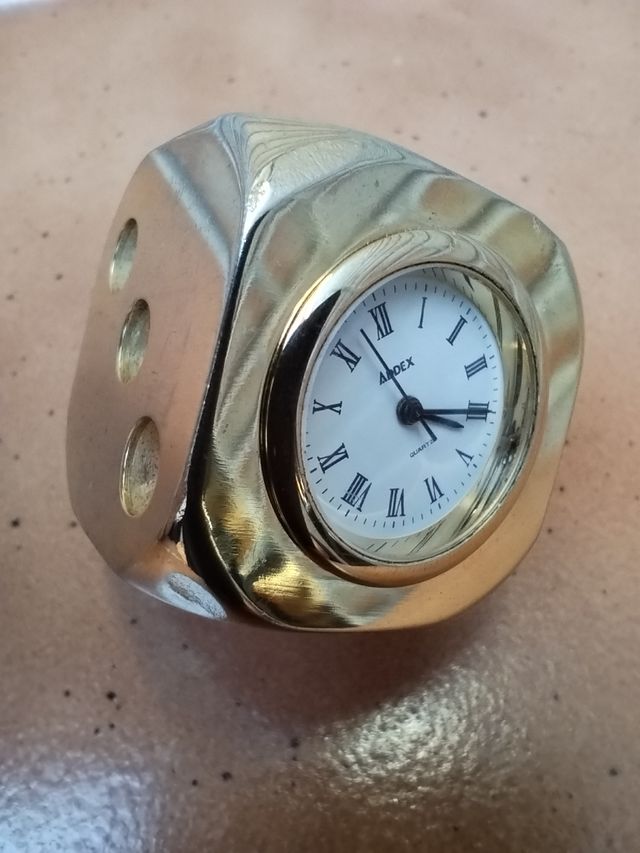 Reloj de dado y teléfono de colección