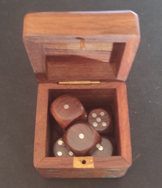 JUEGO DE DADOS DE MADERA