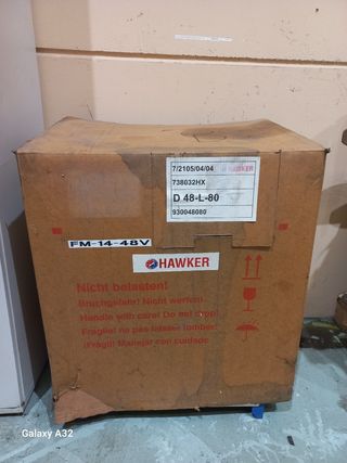 Cargador y baterías carretilla elevadora.