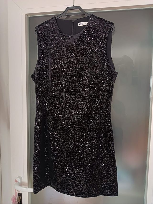 Vestido ZARA de terciopelo y lentejuelas negro