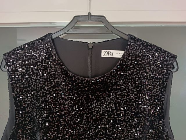 Vestido ZARA de terciopelo y lentejuelas negro