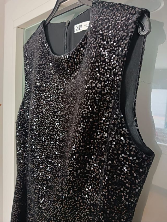 Vestido ZARA de terciopelo y lentejuelas negro