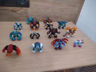 Gormiti + de 100 figuras y trono.
