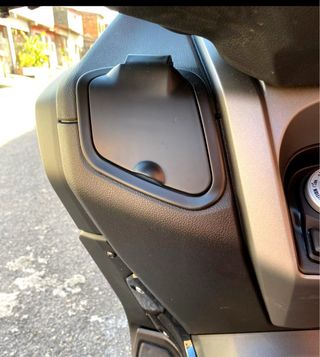 Yamaha NMax 125 Tapa de bolsillo lateral