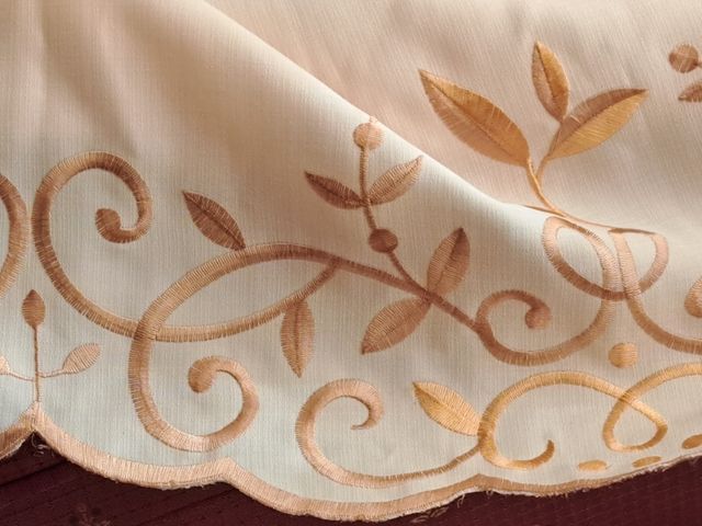 TELA BORDADA SAYAS MANTOS VIRGEN