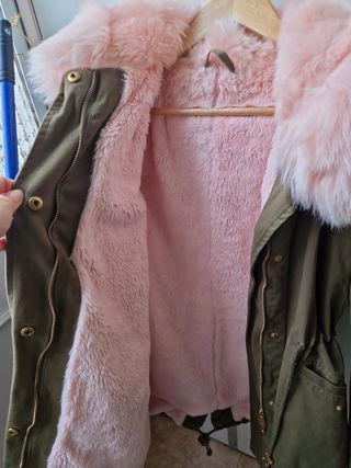 Abrigo parka verde con pelo