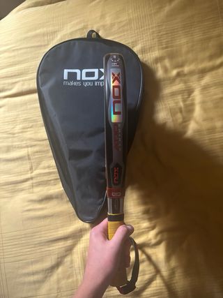 Pala de padel nox AT10 genius 18k  2022