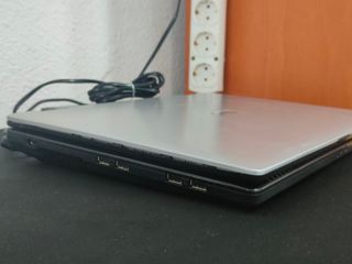 CON CARGADOR: 4GB-RAM / 500GB / Intel 2 Duo 2GHz