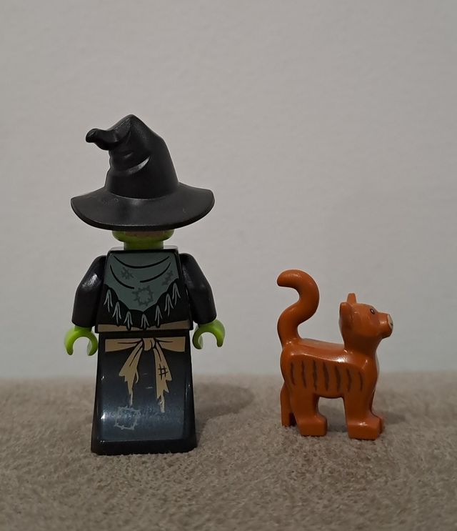 LEGO minifiguras BAM Halloween 2024