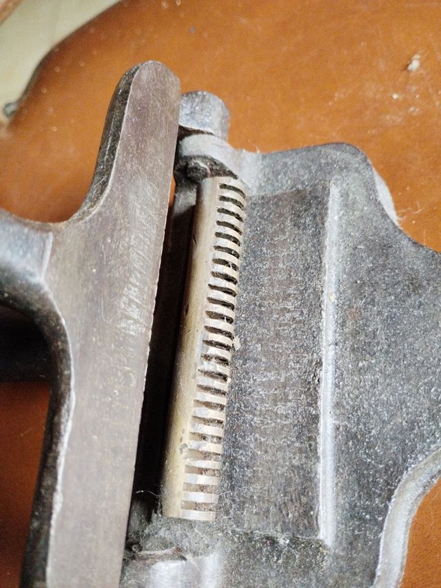 Herramienta de talabardero