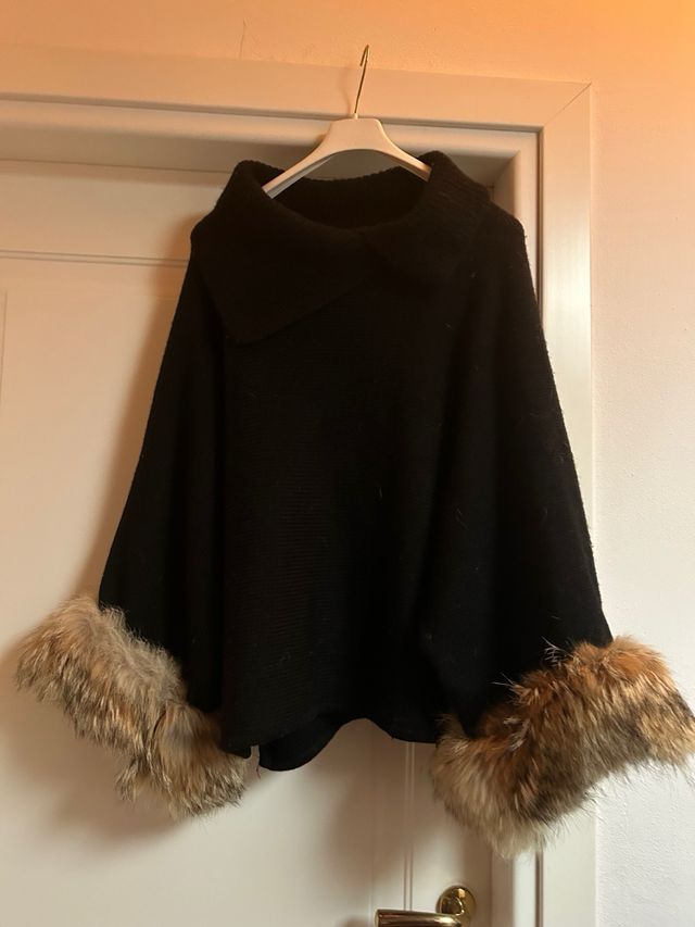 Maglione a cappa con polsi lupo