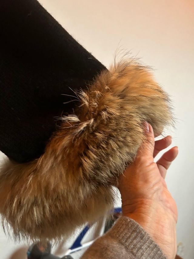 Maglione a cappa con polsi lupo