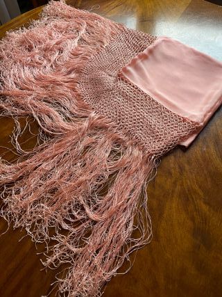 Copritavolo di seta con rifiniture a tombolo