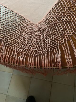 Copritavolo di seta con rifiniture a tombolo