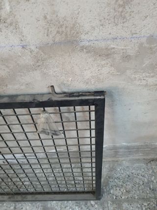 2 PUERTA METALICA ESCALERA