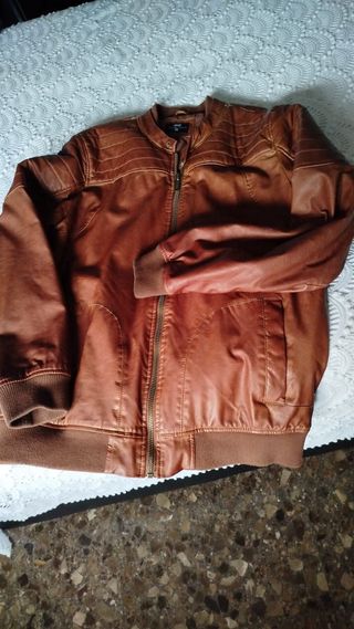 Cazadora marrón polipiel hombre 