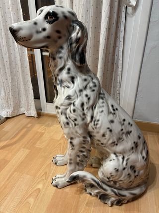 Figura de perro decorativa