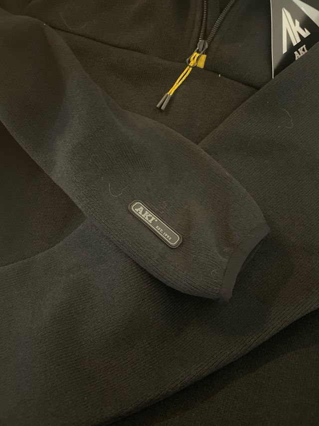 Felpa con zip colletto