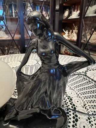 Lámpara de mesa de cerámica Bailarina