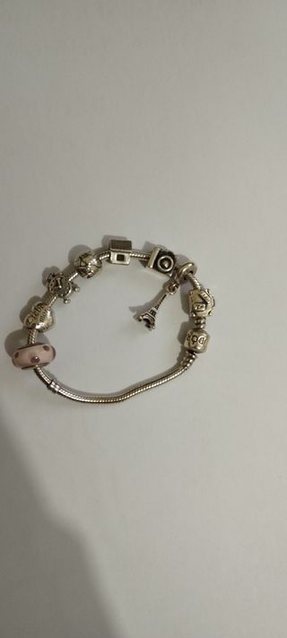 Pulsera Pandora con 8 charms 