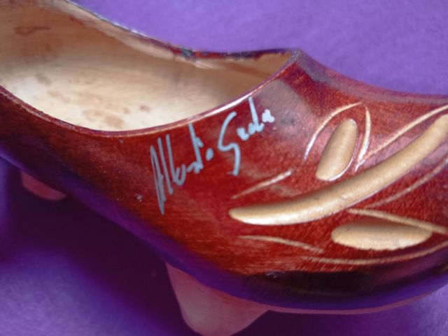 Miniatura madreña, madroña, almadreña