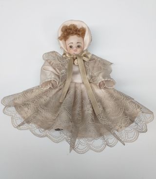 Bambola in porcellana 1