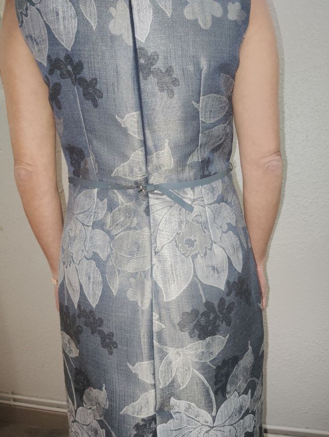 Vestido mujer Doregati Gris con flor de detalle