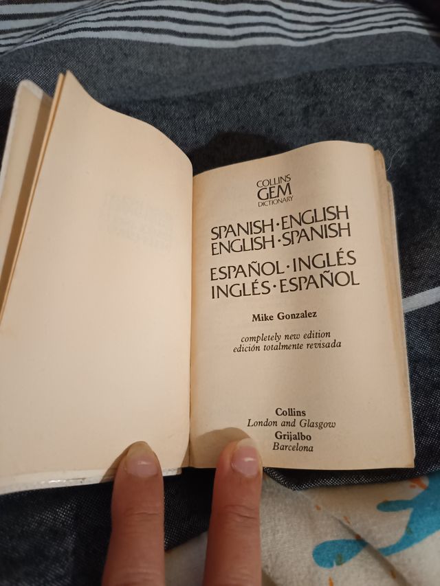 Spanish-English, English-Spanish Dictionary (Gem D