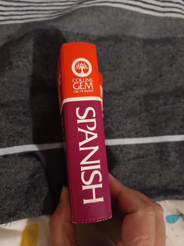 Spanish-English, English-Spanish Dictionary (Gem D