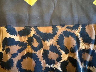 Bufanda de moda con estampado de leopardo.
