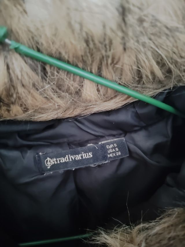 Abrigo negro capucha pelo