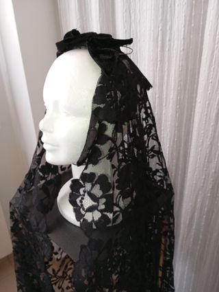 Antigua mantilla con peineta.