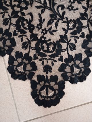 Antigua mantilla con peineta.
