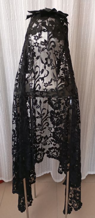 Antigua mantilla con peineta.