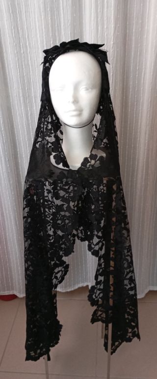 Antigua mantilla con peineta.