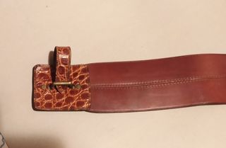 Cintura in pelle e coccodrillo stampato