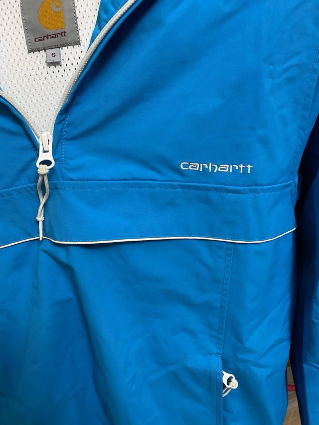 Abrigo tipo canguro Carhartt