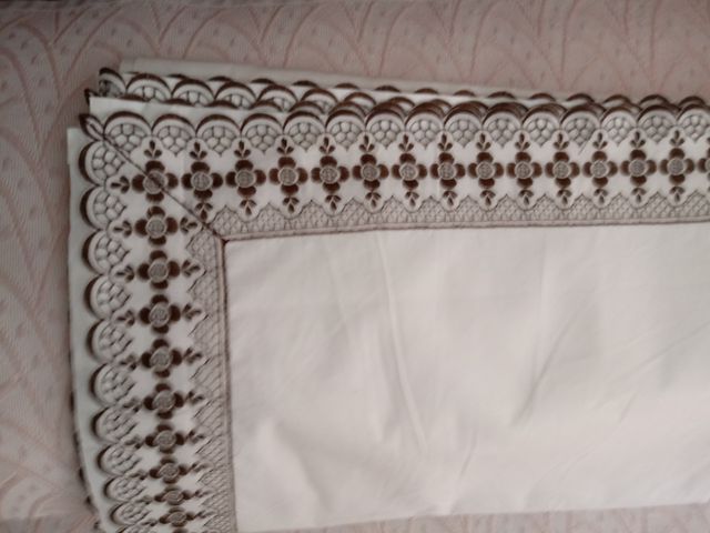 DOS SÁBANAS ENCIMERAS Y DOS FUNDAS ALMOHADAS