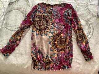 Blusa desigual transparente