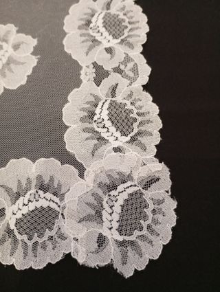 Antigua mantilla blanca, rectangular.