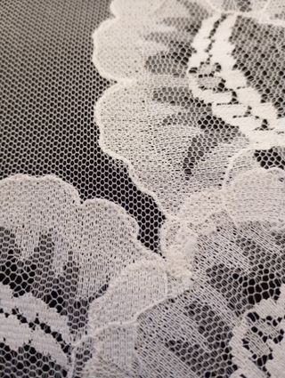 Antigua mantilla blanca, rectangular.